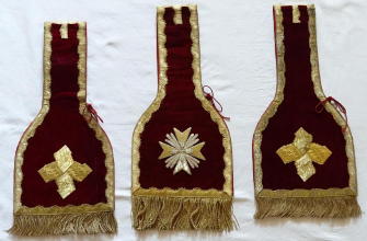 Red Antique Roman High Mass Set of Vestments 8682